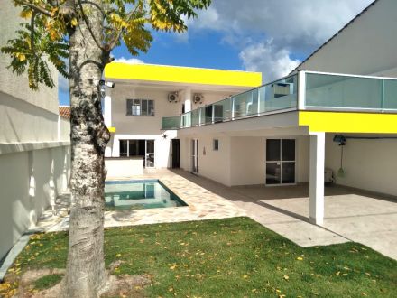 Ref.: R-201 - Residência em dois pavimentos alto padrão a 100 metros da Praia no Balneário Costa Azul na Cidade de Matinhos!